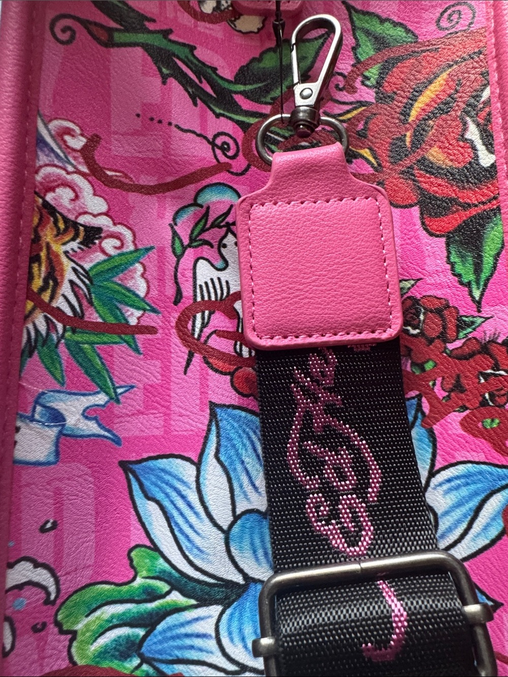 The Ed Hardy “Love Kills Slowly” Pink Straw Tote with Floral & Skull Graphic - Picture 9 of 12